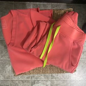 FIGS size small coral jogger set. 2 pocket
